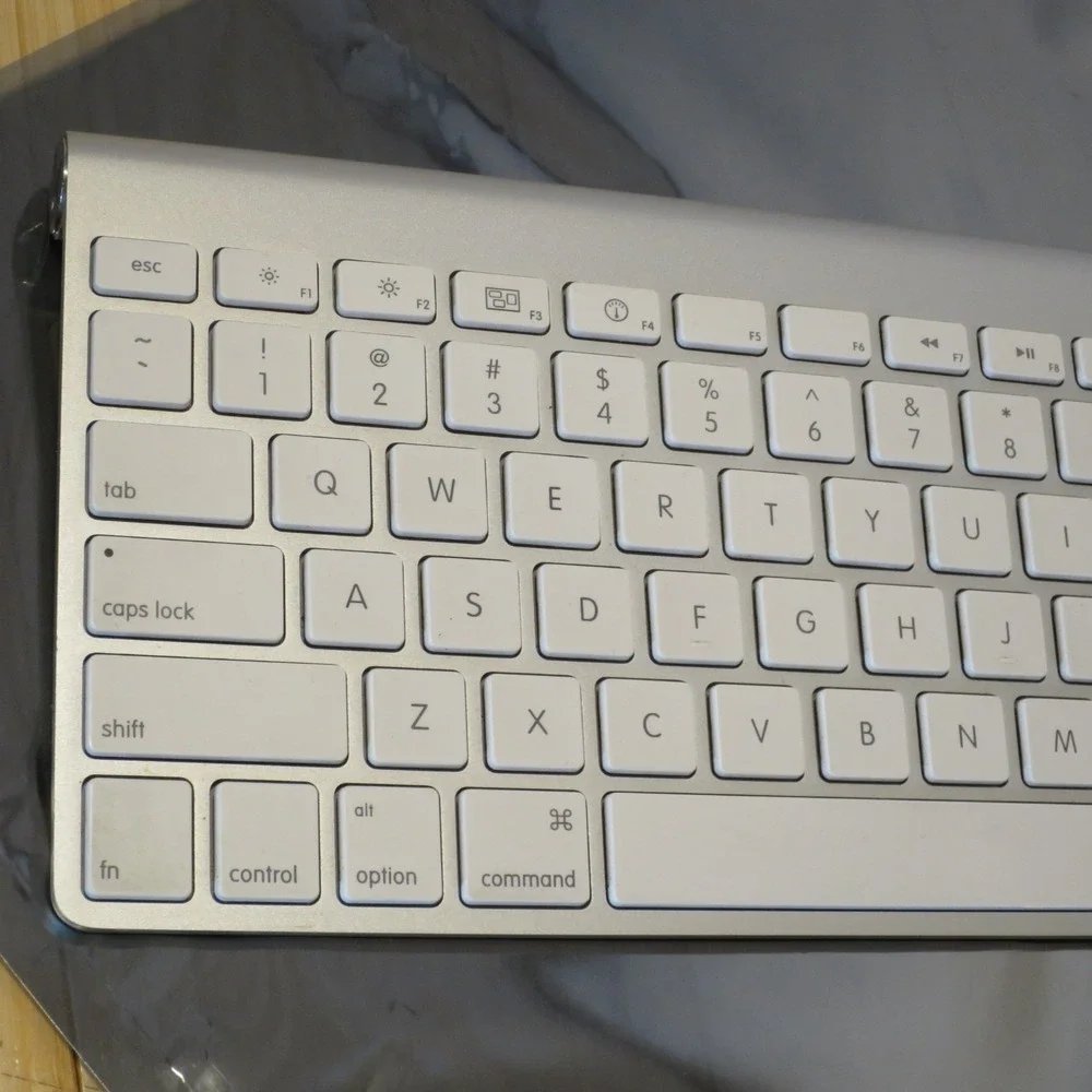 GENUINE Apple Wireless Keyboard A1314 Bluetooth Aluminum Keyboard Tested Working